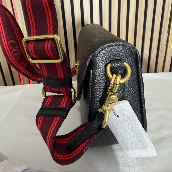 ❤️ COACH 🌺 willow saddle bag Black Pebbled Leather Crossbody Red and black Strap - Picture 4 of 17